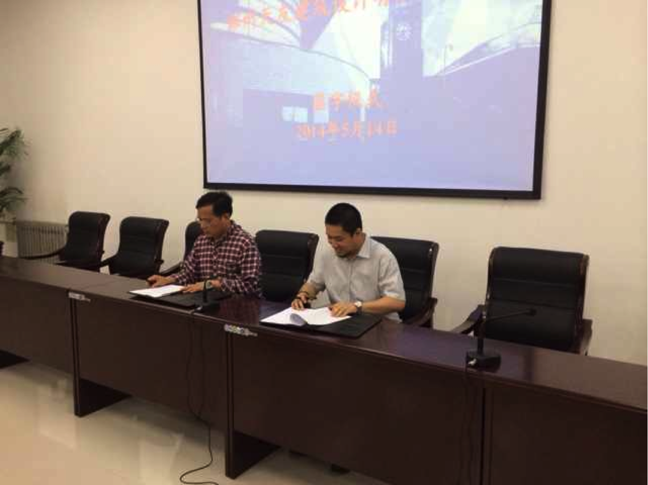 說明: http://www.www.pentaward.cn/uploads/allimg/140902/1-140Z22102312J.JPG